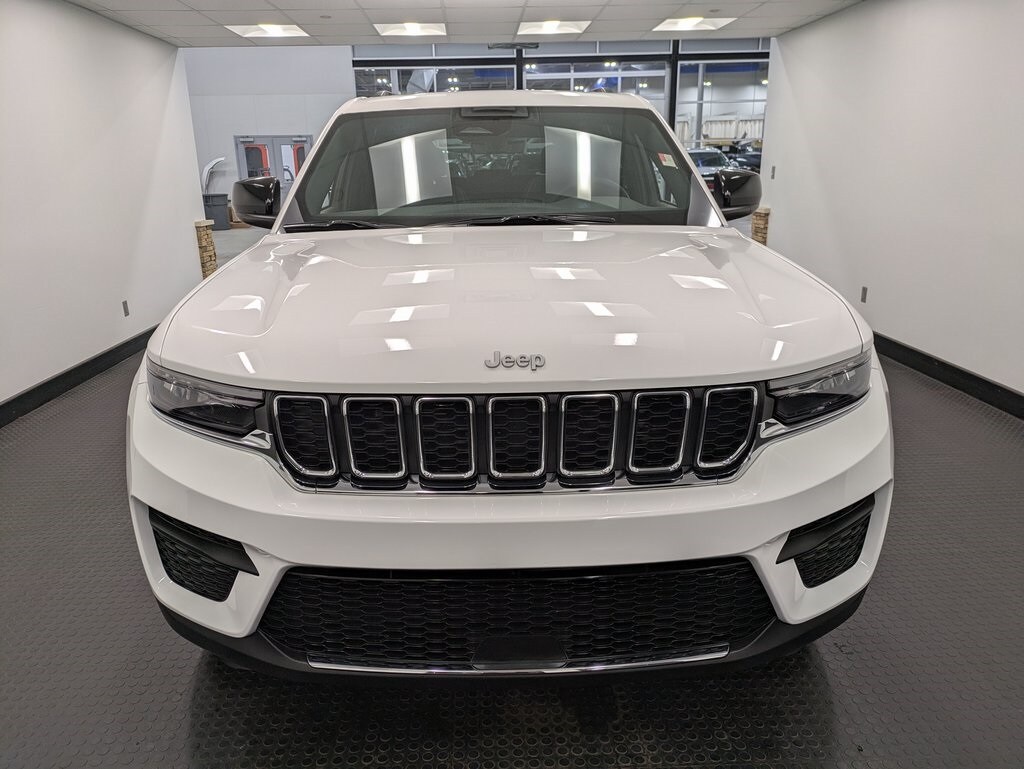 2024 Jeep Grand Cherokee Limited photo 2