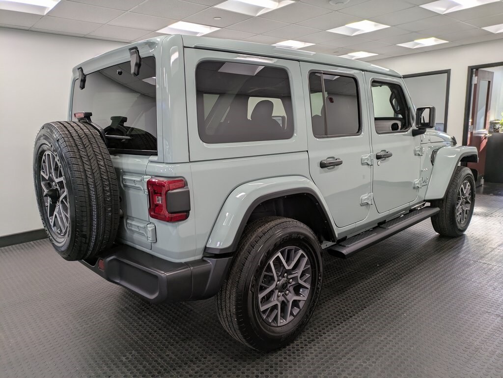 2024 Jeep Wrangler Sahara photo 4