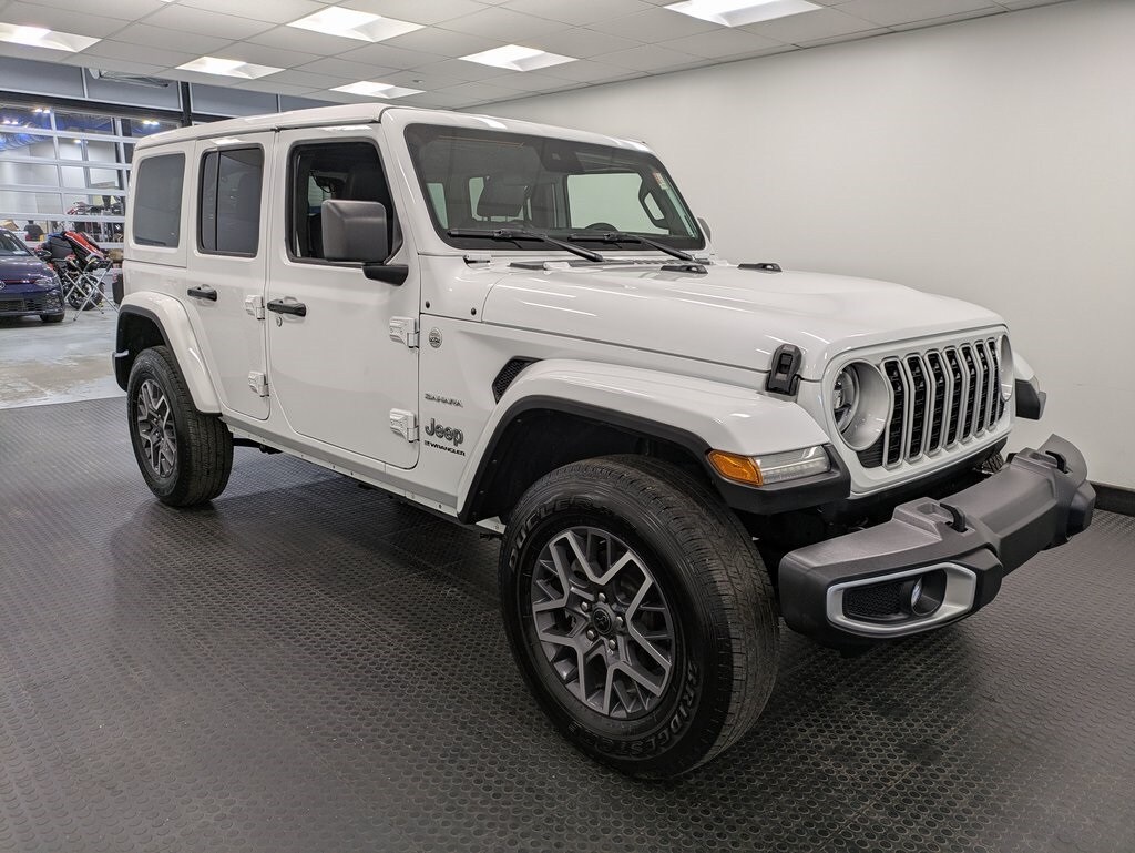 2024 Jeep Wrangler Sahara photo 3