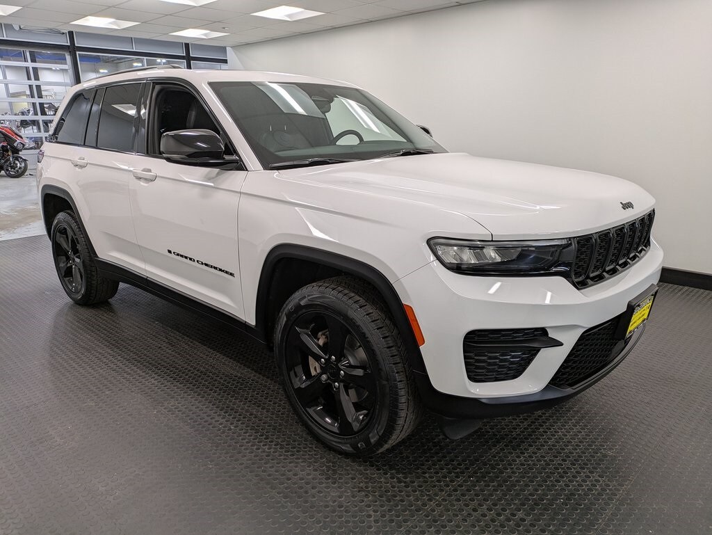 2023 Jeep Grand Cherokee Altitude X photo 3