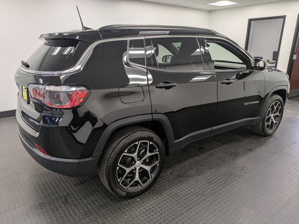 2024 Jeep Compass Limited photo 3