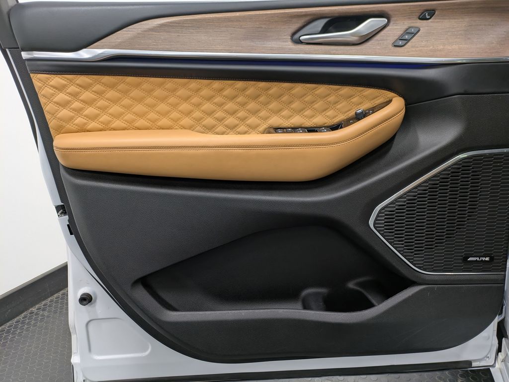 2022 Jeep Grand Cherokee L Summit photo 3