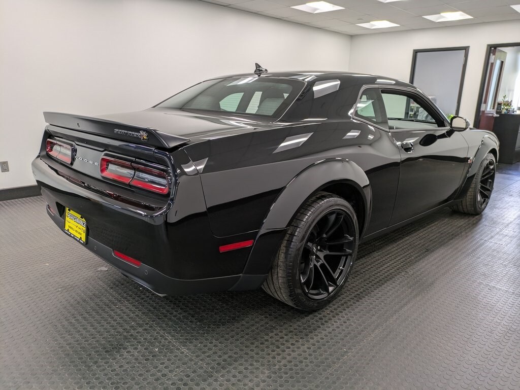 2023 Dodge Challenger R/T Scat Pack Widebody photo 4
