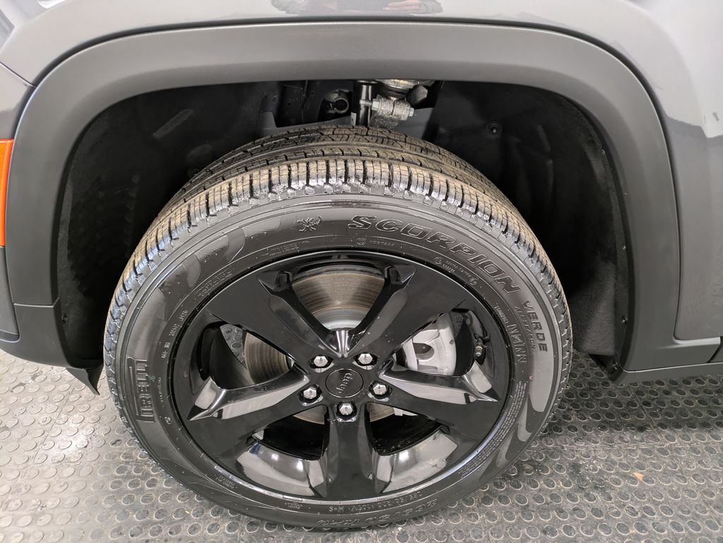 2025 Jeep Grand Cherokee L Limited photo 6