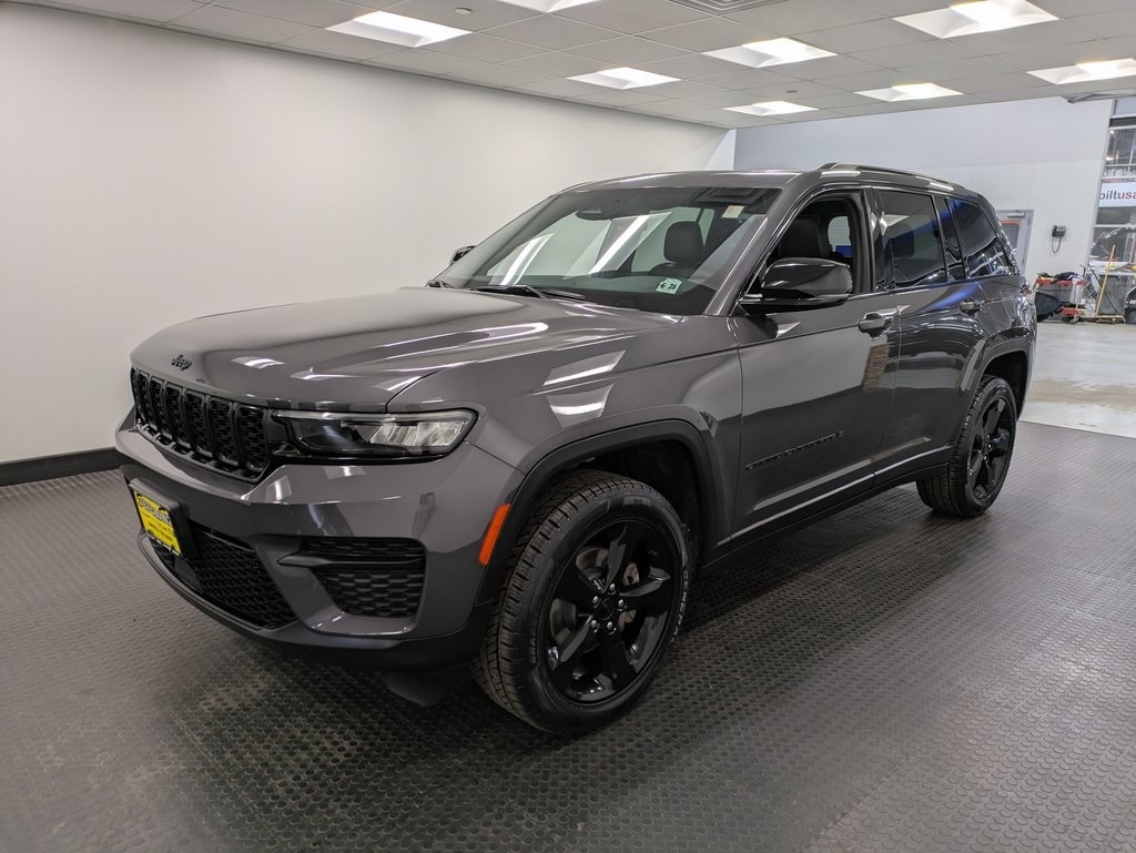 2023 Jeep Grand Cherokee Altitude's photo