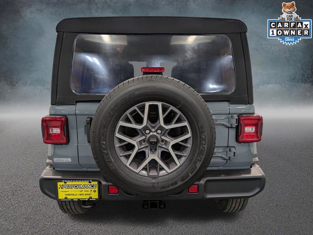 2024 Jeep Wrangler Sahara photo 4