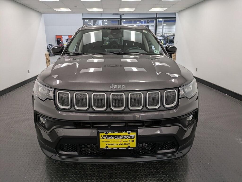 2022 Jeep Compass Latitude photo 2