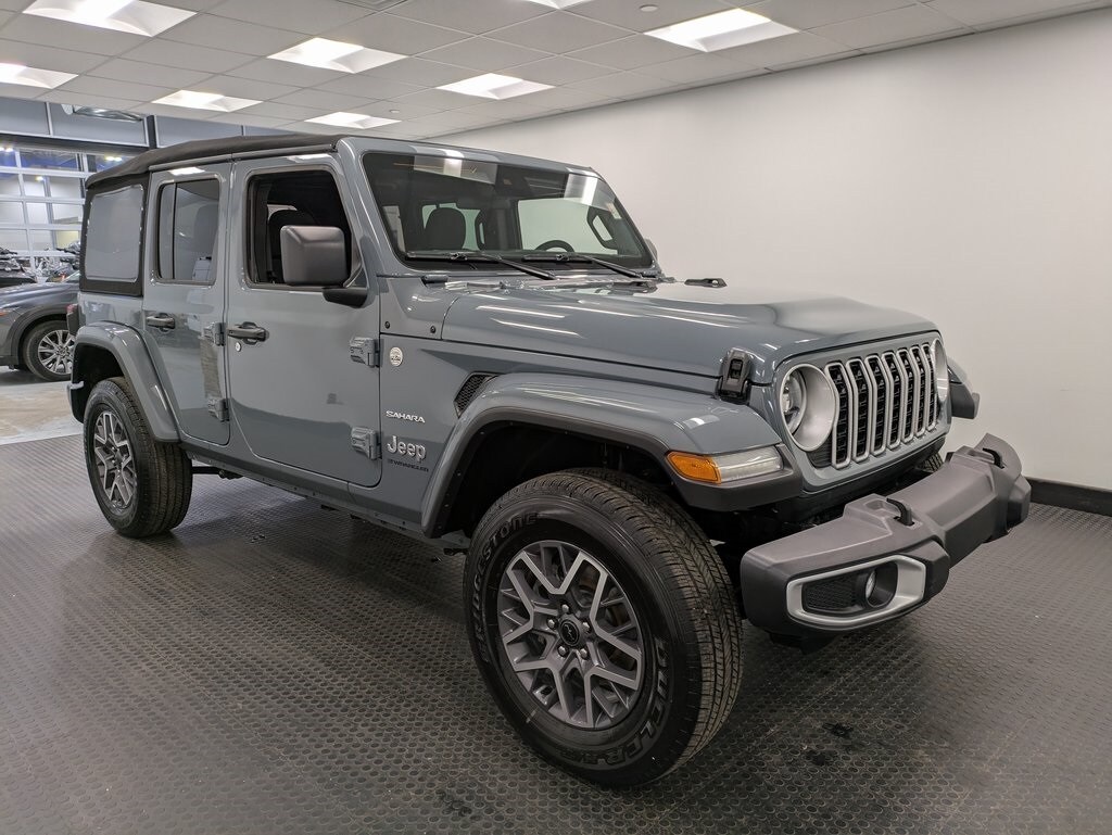2024 Jeep Wrangler Sahara photo 3