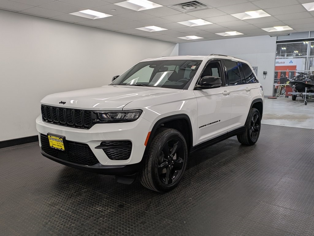 2024 Jeep Grand Cherokee Altitude's photo