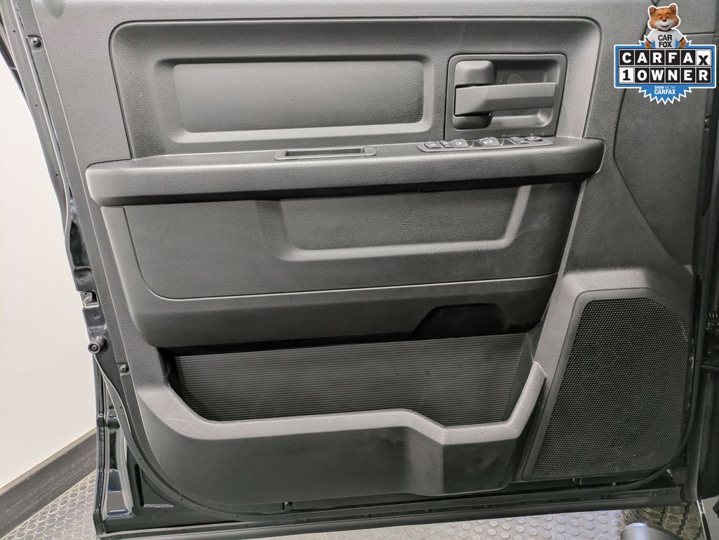 2024 Ram 1500 Classic Tradesman photo 3