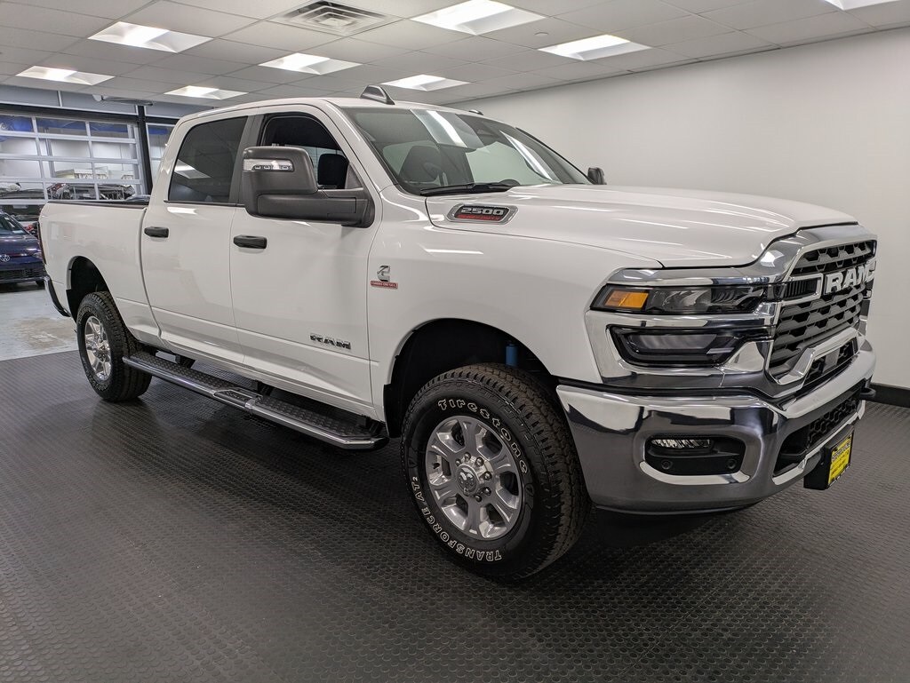 2025 Ram 2500 Big Horn photo 3