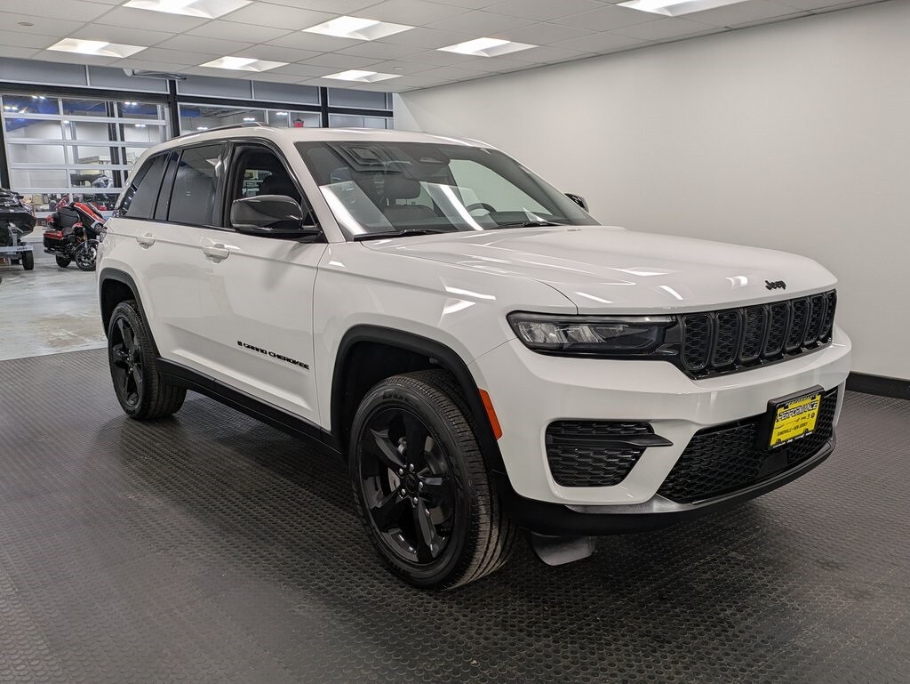 2024 Jeep Grand Cherokee Altitude X photo 3