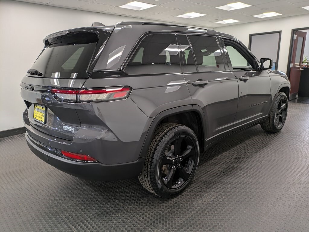 2023 Jeep Grand Cherokee Altitude X photo 3