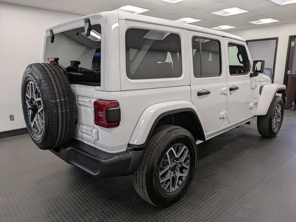 2024 Jeep Wrangler Sahara photo 4