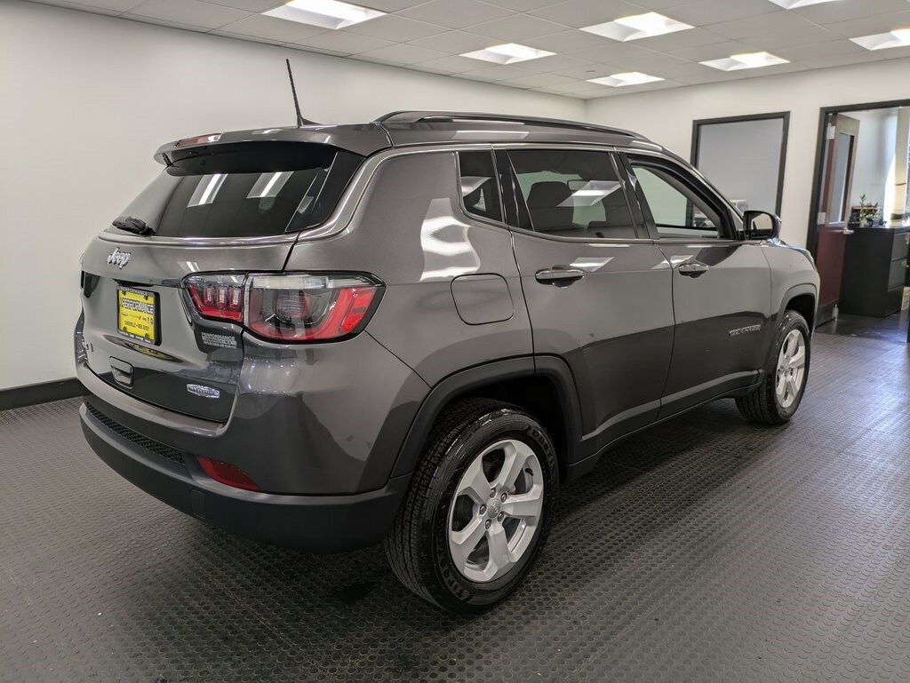 2022 Jeep Compass Latitude photo 4