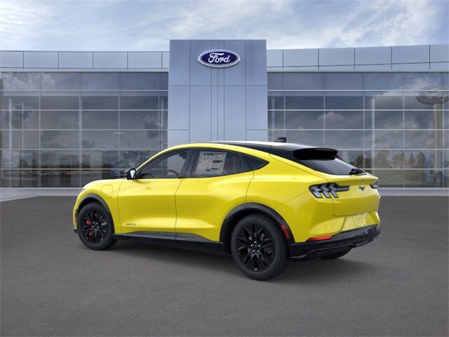 2025 Ford Mustang Mach-E Premium photo 4