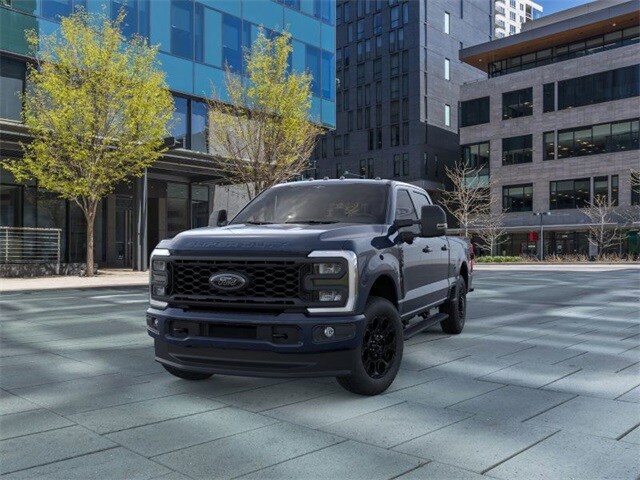 2025 Ford F-350 XLT photo 2