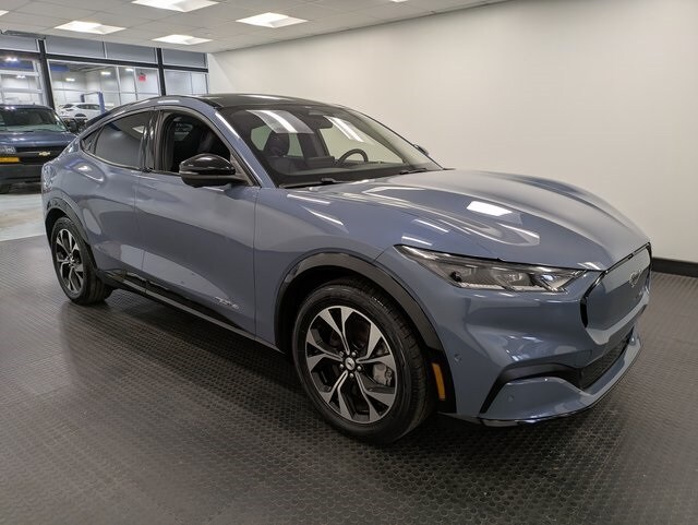 2023 Ford Mustang Mach-E Premium photo 3