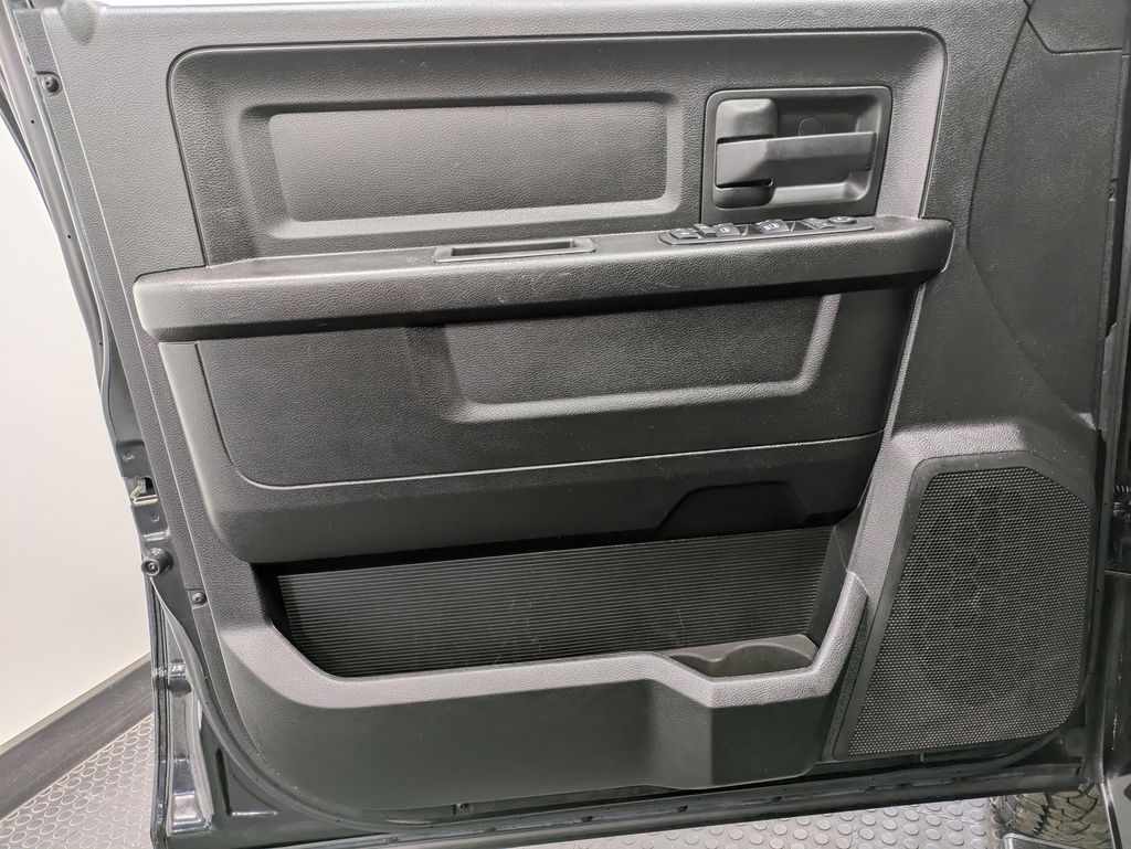 2019 Ram 1500 Classic Express photo 3