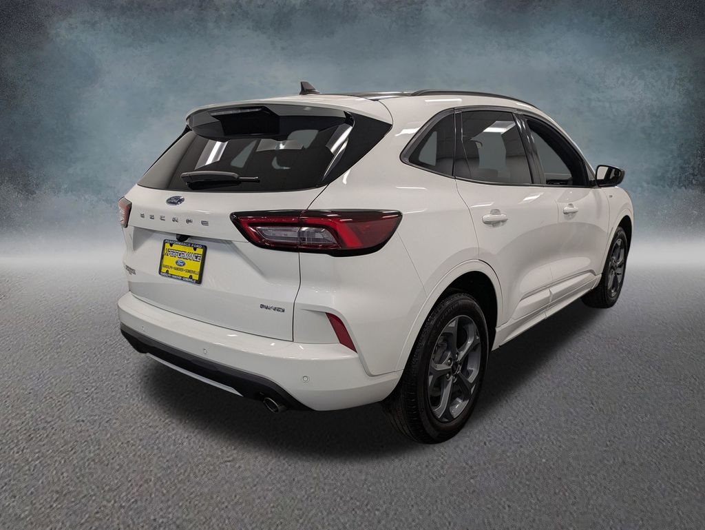 2024 Ford Escape ST-Line photo 4