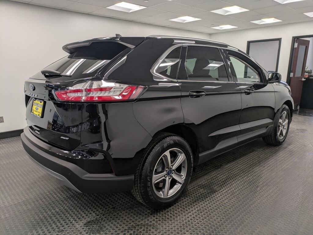 2022 Ford Edge SEL photo 4
