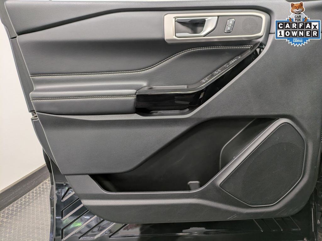 2022 Ford Explorer ST photo 3