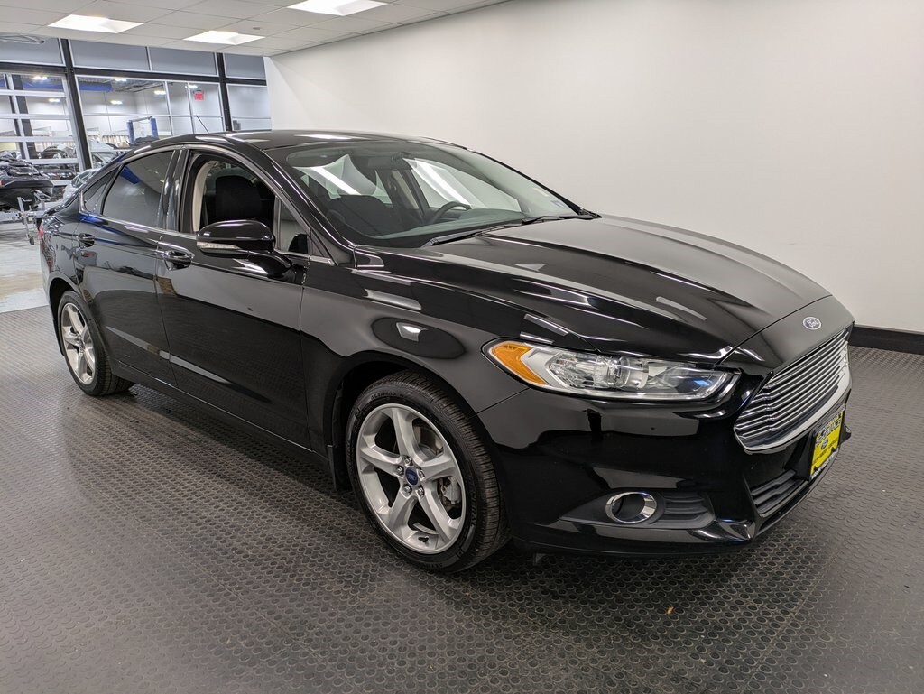 2016 Ford Fusion SE photo 3