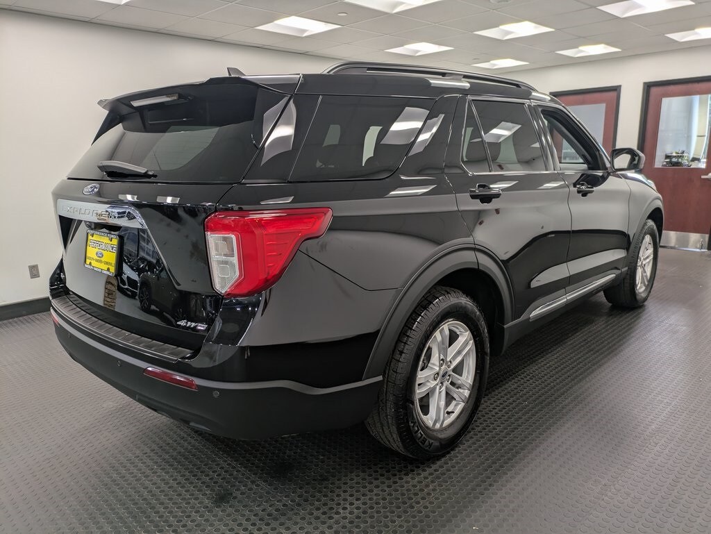 2022 Ford Explorer XLT photo 2