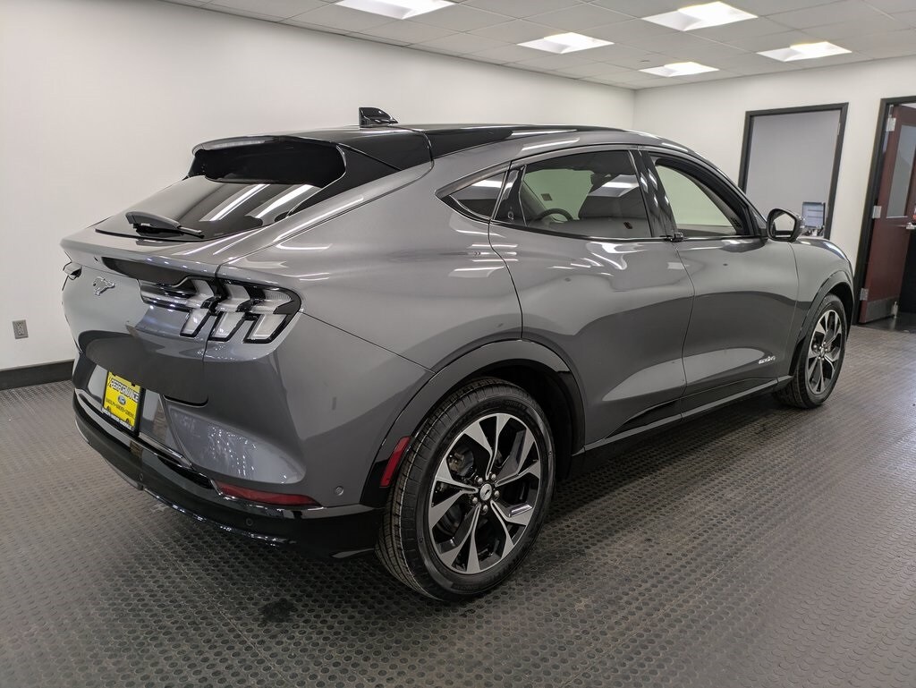 2021 Ford Mustang Mach-E Premium photo 4