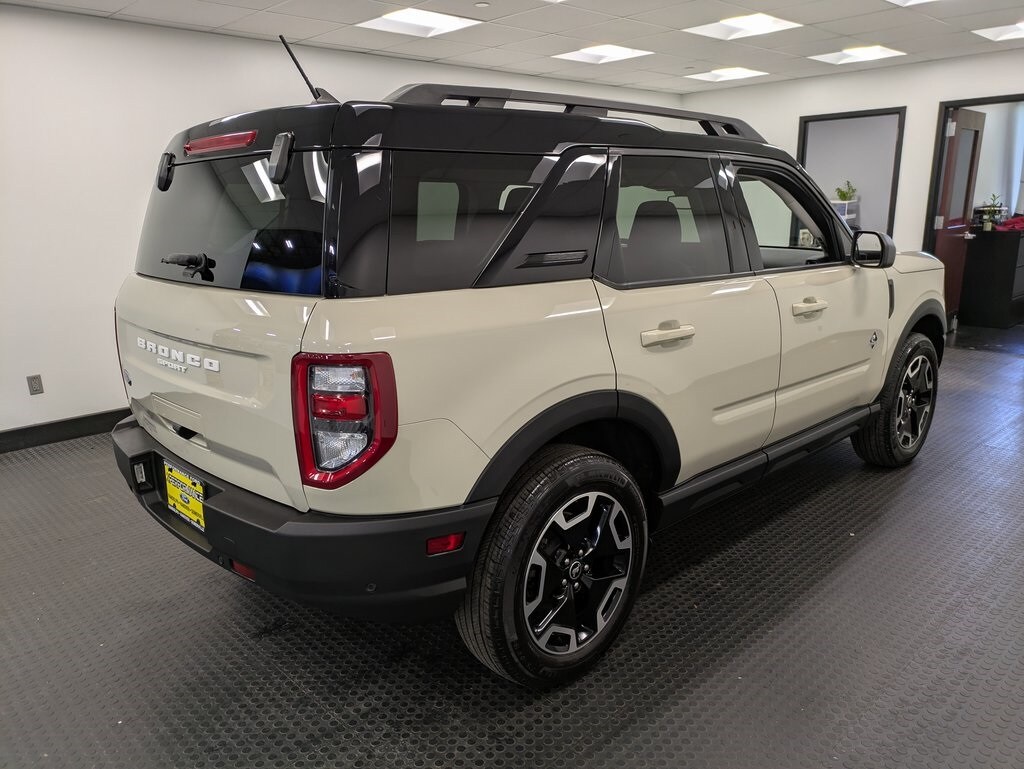 2024 Ford Bronco Sport Outer Banks photo 3