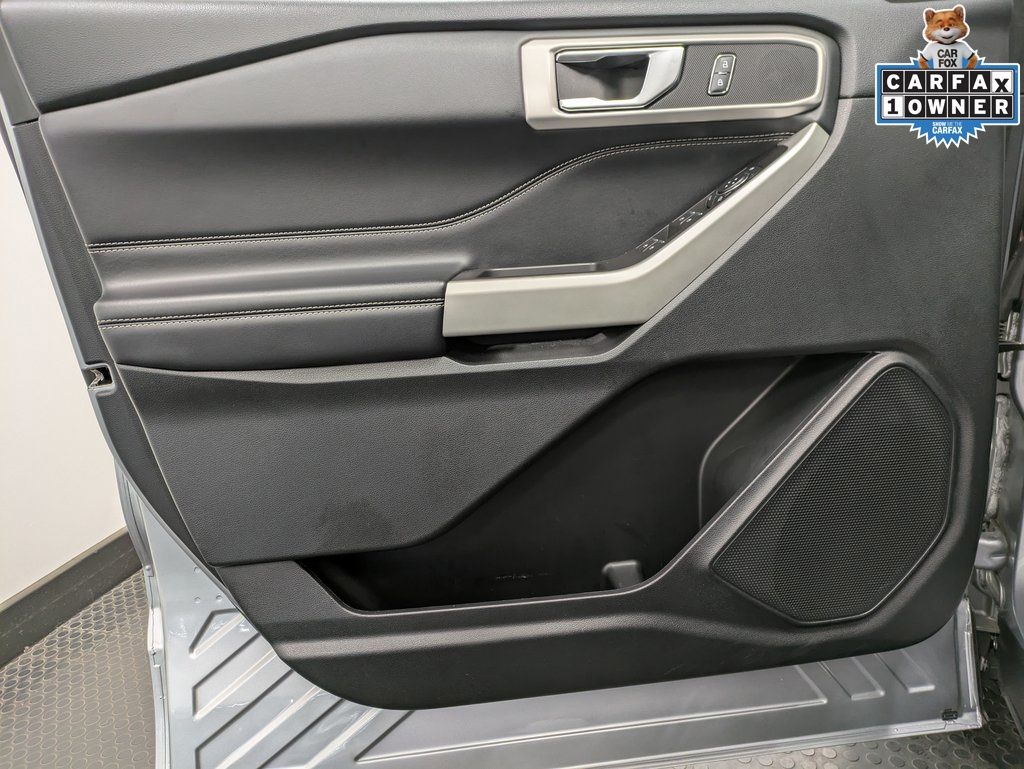 2022 Ford Explorer XLT photo 3