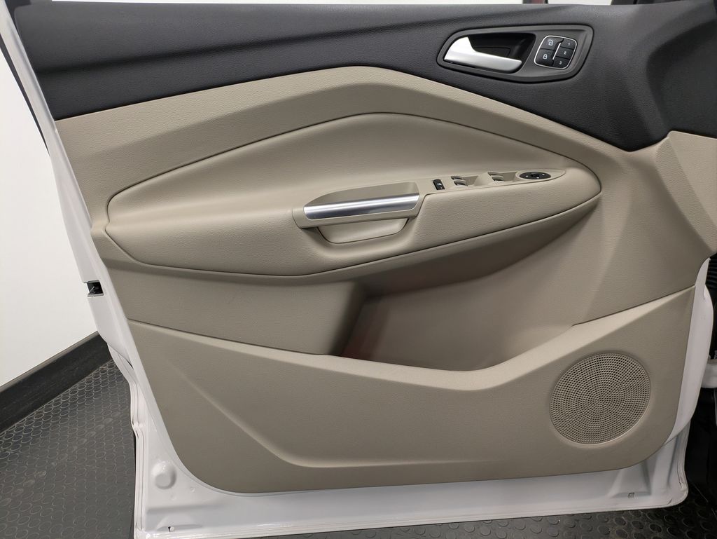 2019 Ford Escape Titanium photo 3