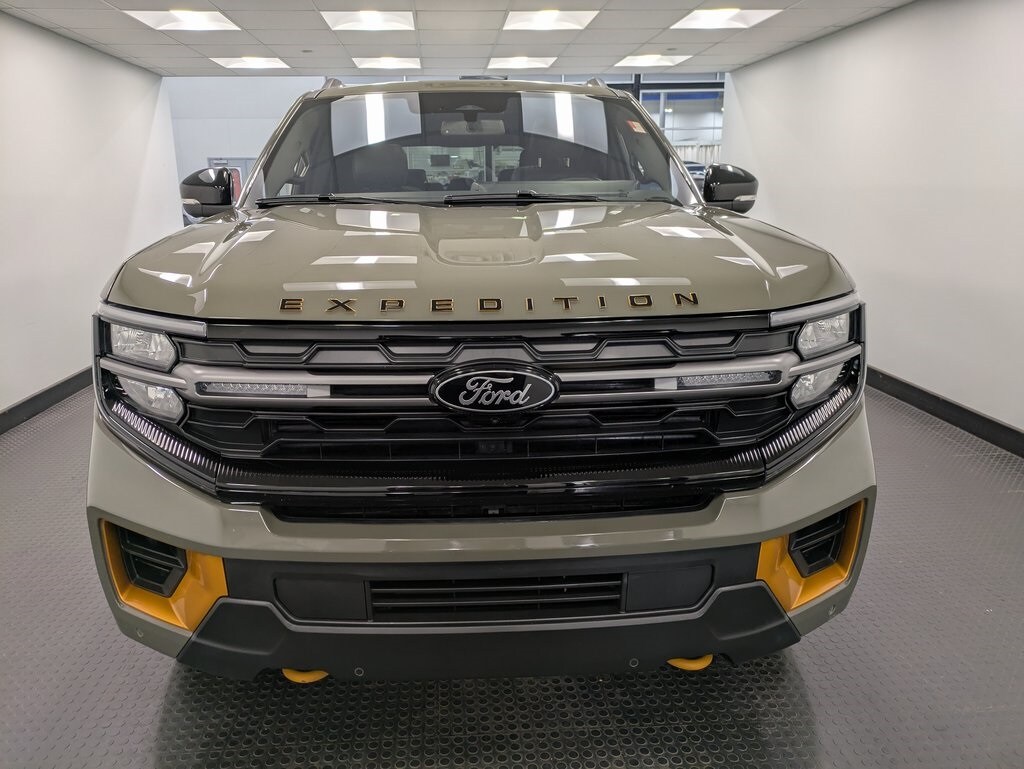 2025 Ford Expedition photo 2