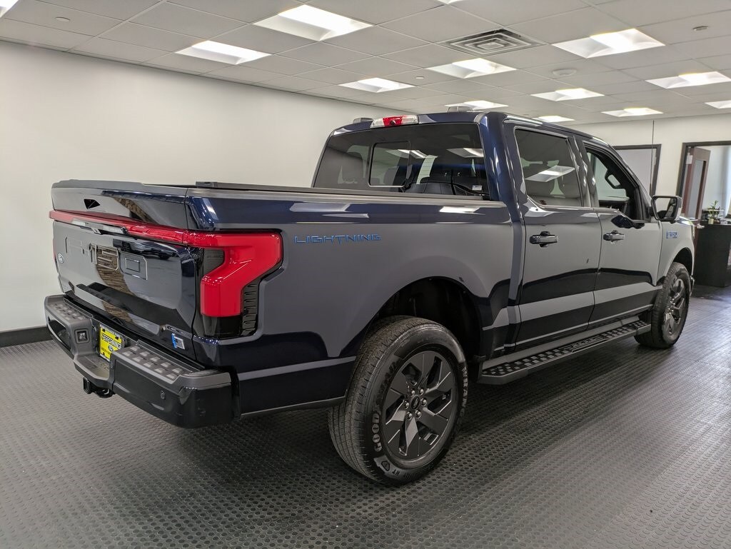2024 Ford F-150 Lightning Lariat photo 4
