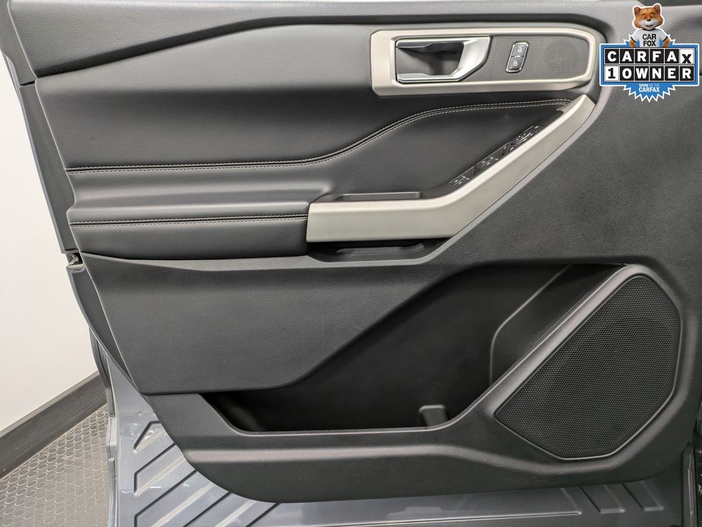 2022 Ford Explorer XLT photo 3