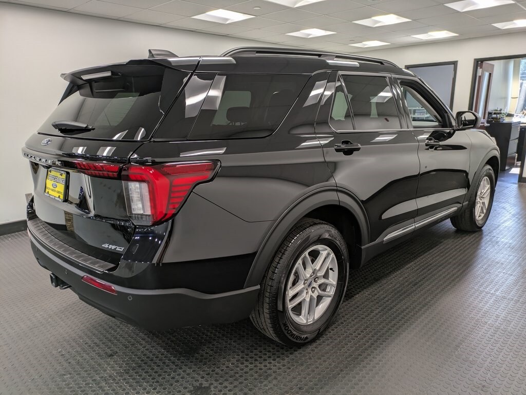 2025 Ford Explorer photo 4