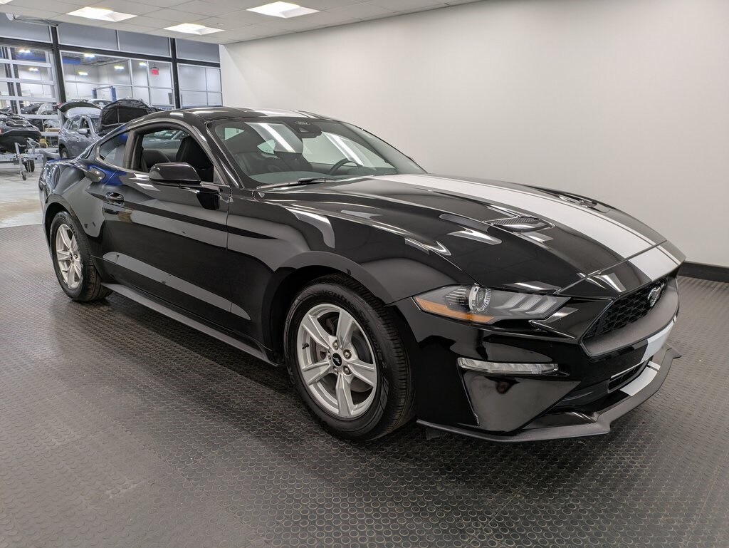 2022 Ford Mustang EcoBoost photo 3