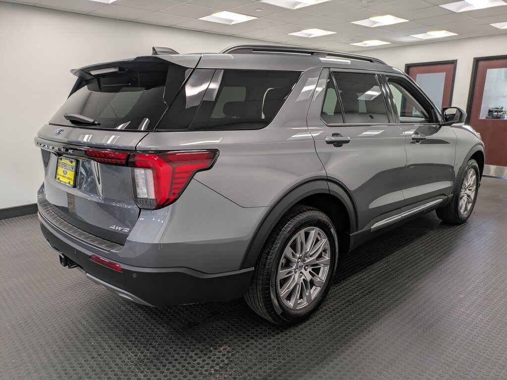 2025 Ford Explorer photo 3