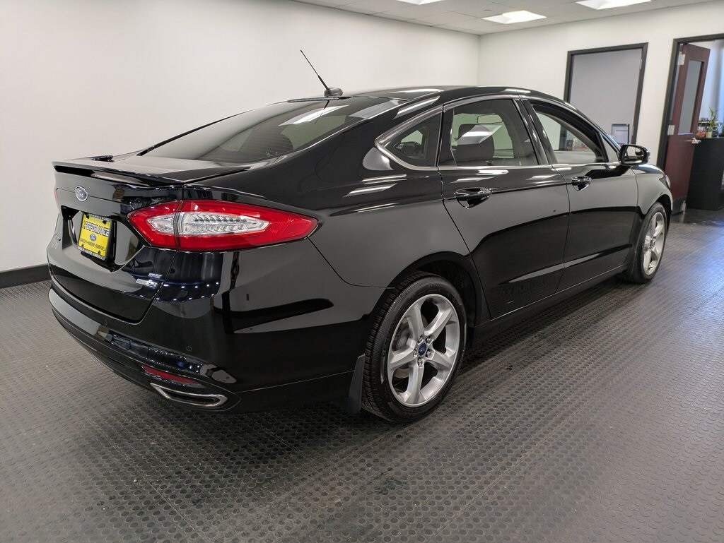 Used 2016 Ford Fusion SE Sedan