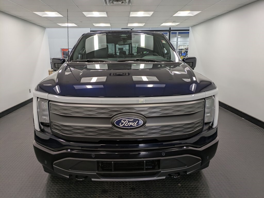 2024 Ford F-150 Lightning Lariat photo 2