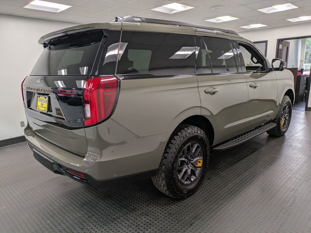 2025 Ford Expedition photo 4