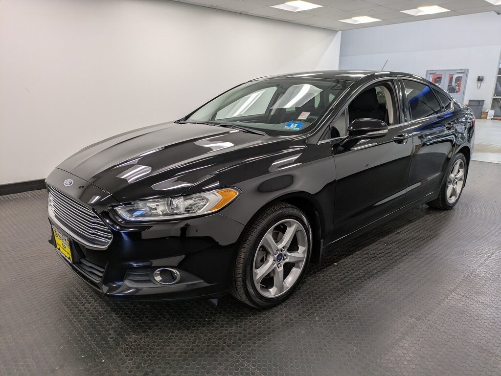 Used 2016 Ford Fusion SE Sedan