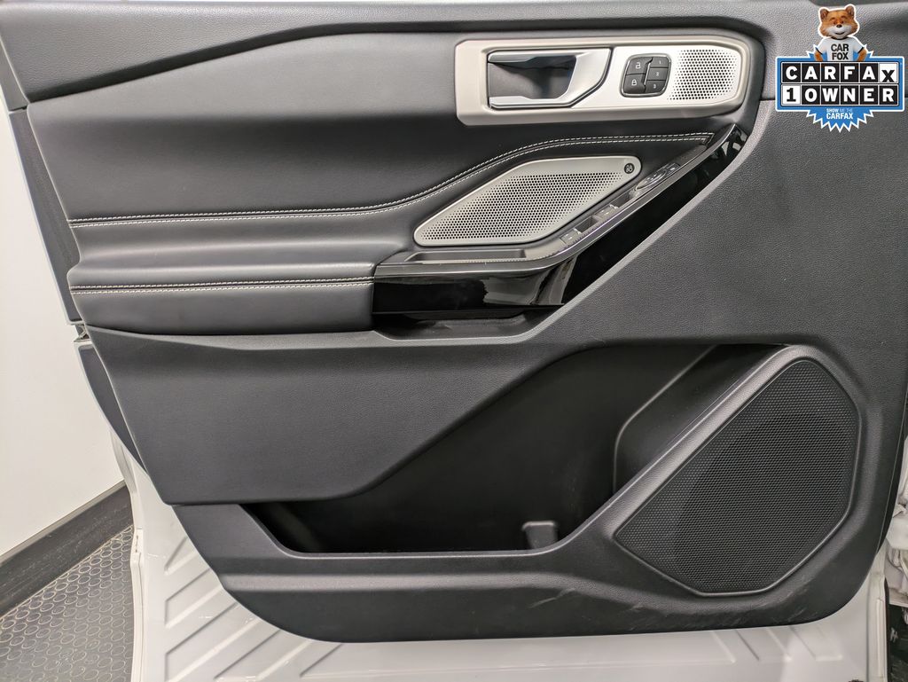 2022 Ford Explorer ST photo 3