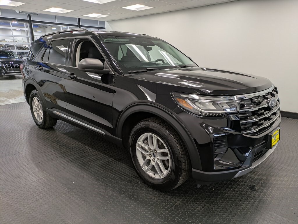 2025 Ford Explorer photo 3