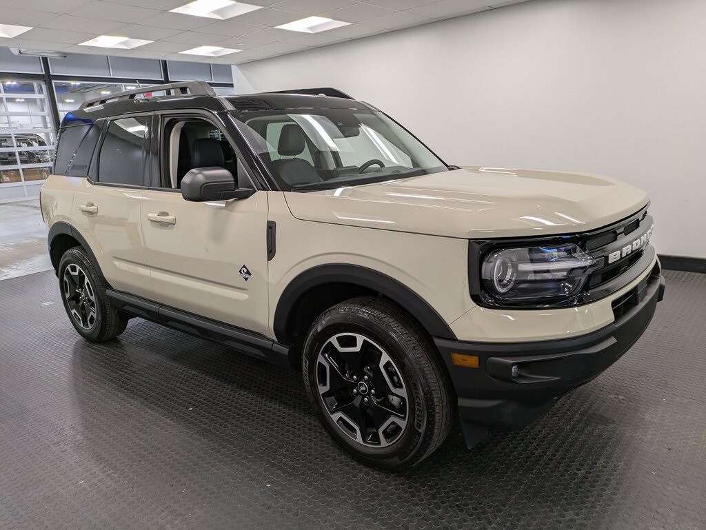 2024 Ford Bronco Sport Outer Banks photo 2