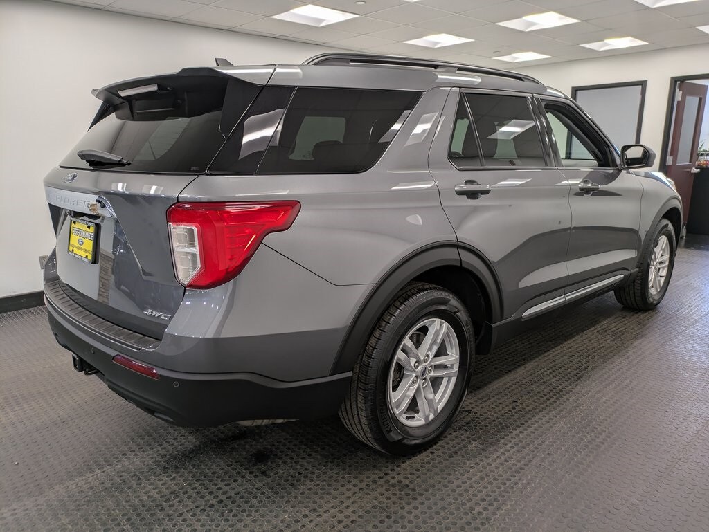 2022 Ford Explorer XLT photo 2