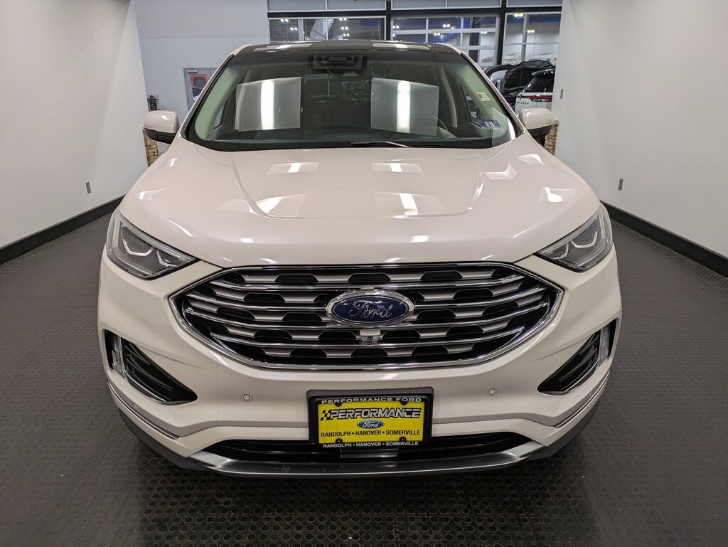 2019 Ford Edge Titanium photo 2