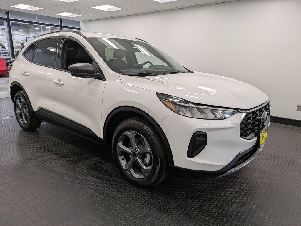 2025 Ford Escape ST-Line photo 3