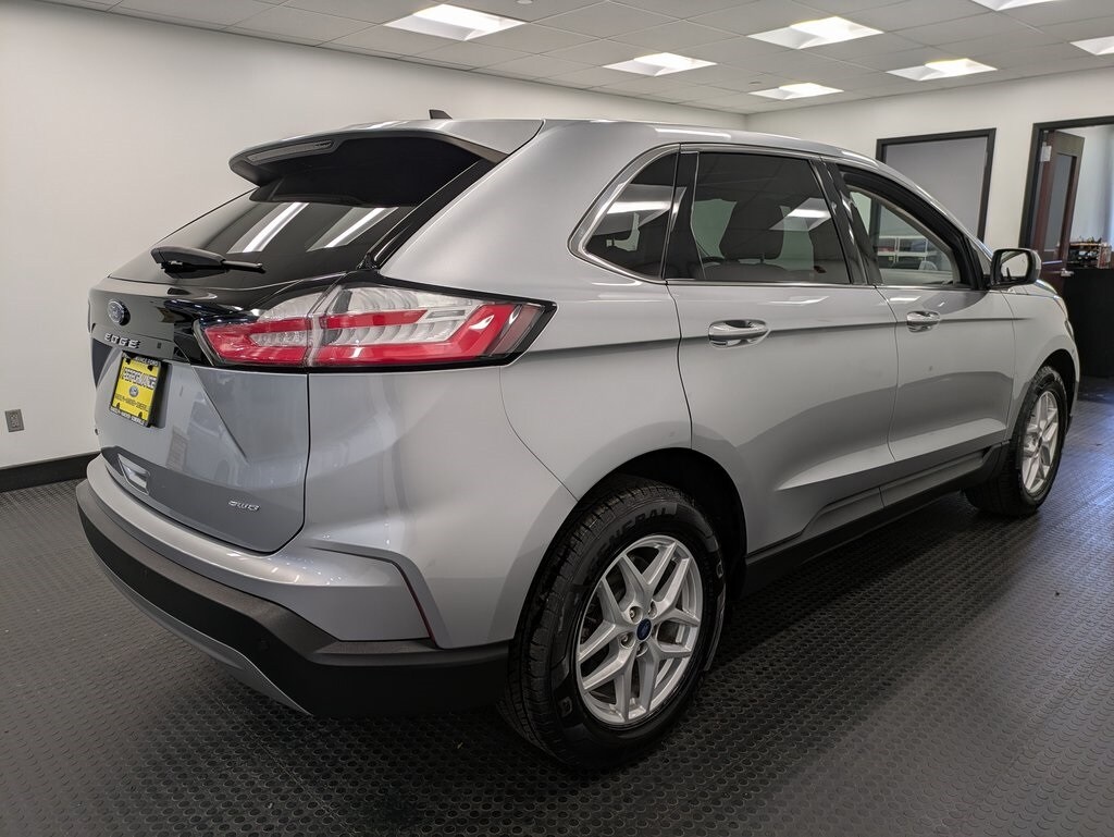 2022 Ford Edge SEL photo 4
