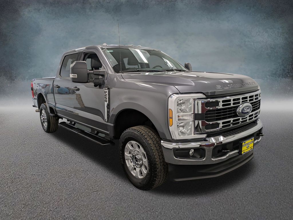2024 Ford F-250SD XLT photo 2